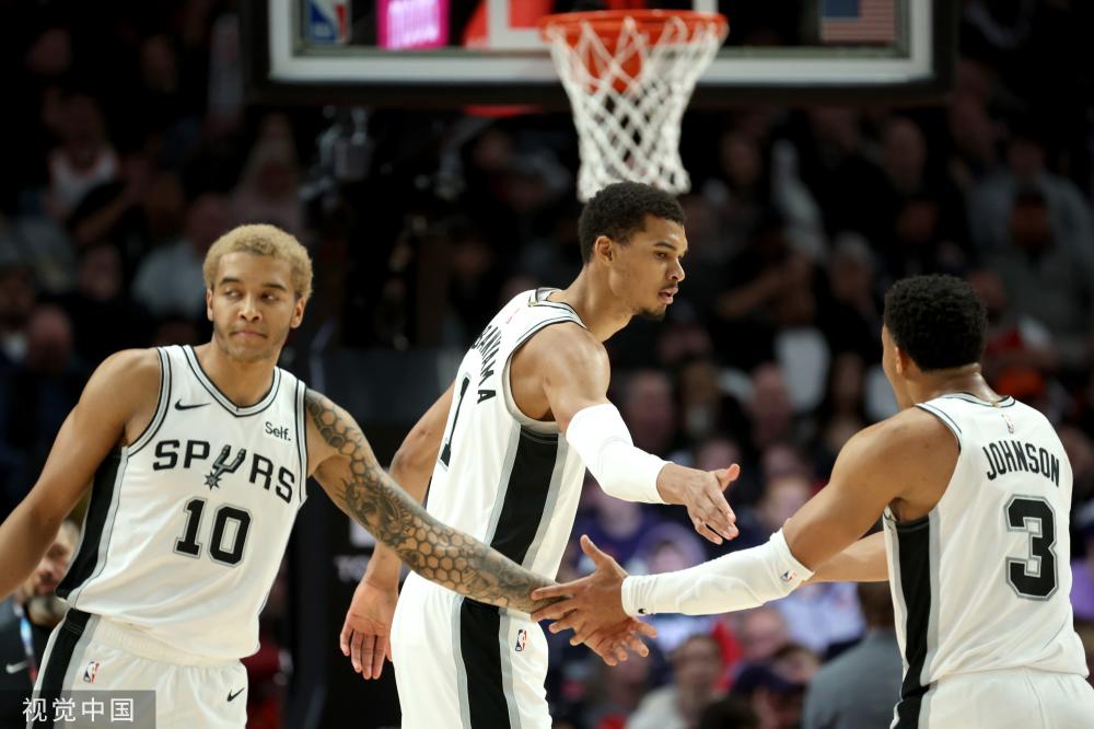 通过与队友 通过与队友